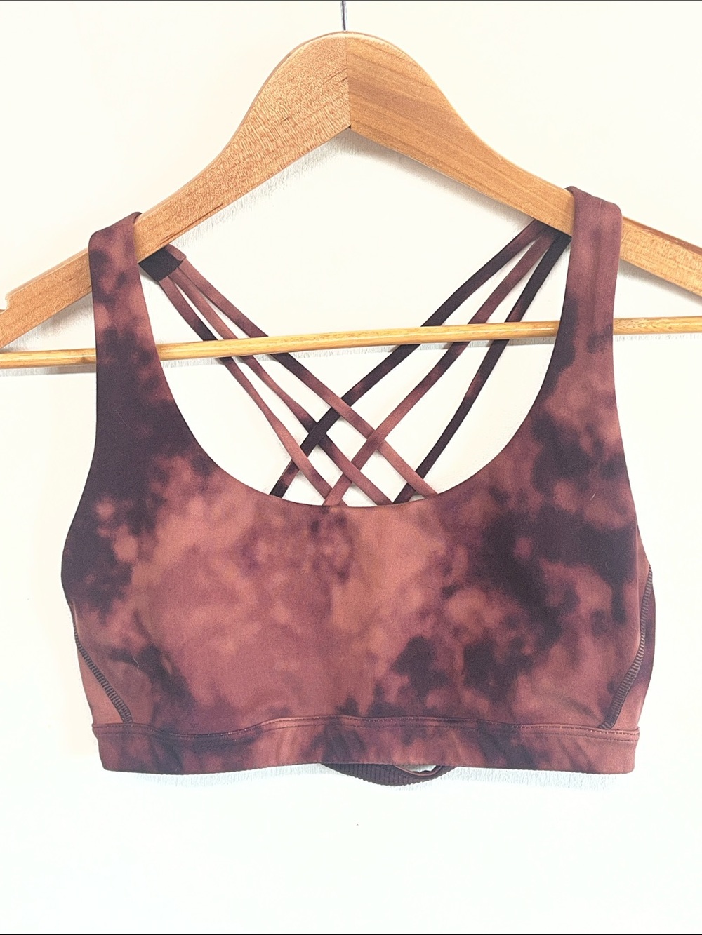 Women’s Victoria Secret Strappy Back Sports Bra in Burgundy Tie-Dye XS/S